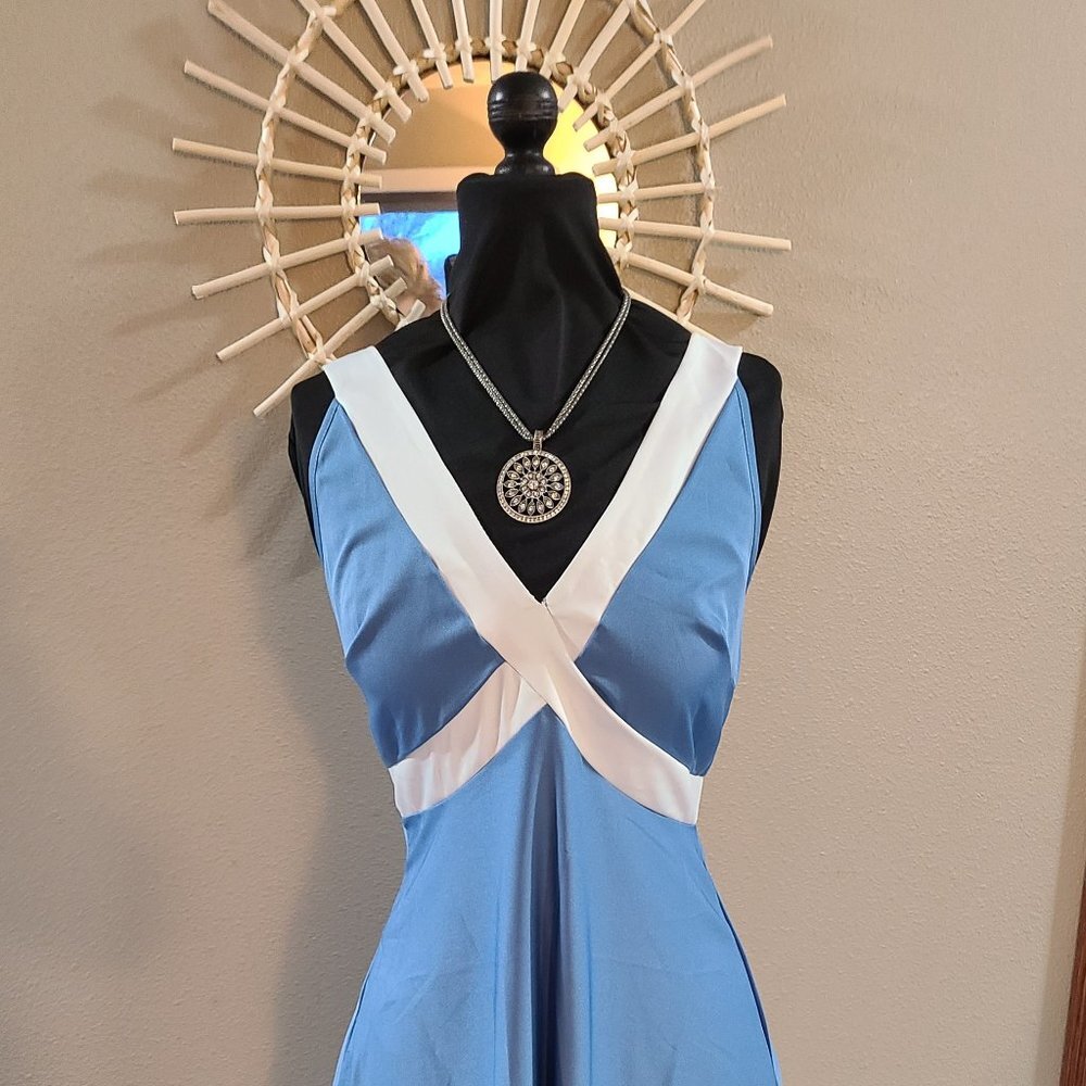 Junior's Criss-Cross V-Neck Halter Style Short Dress Sleeveless Blue & White PM